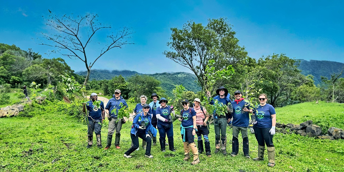 Group shot of Teach Earth participants in Costa Rica (C) Jacob Turner | Earthwatch